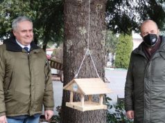 Przekazanie karmników w Przedszkolu Integracyjnym nr 137