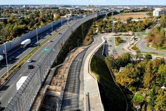 Trasa ekspresowa POW nad linią kolejową Warszawa-Katowice. Fot. UAVWAY